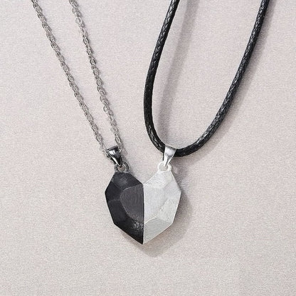 Verižica za pare z magnetnim srcem